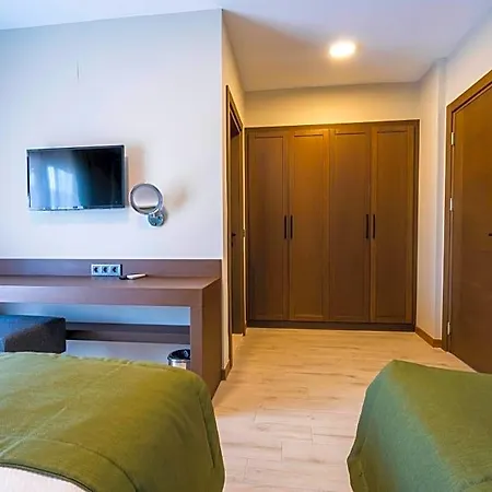 Hotel West House Exclusive 3*