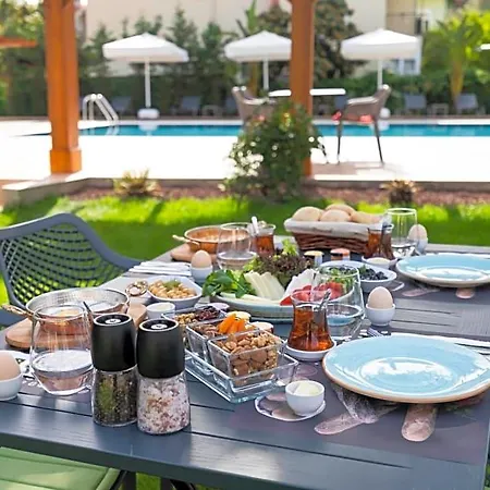 Hotel West House Exclusive 3*