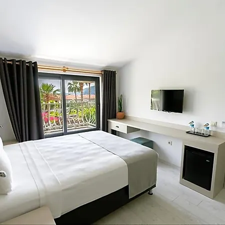 West House Exclusive Hotel 3*