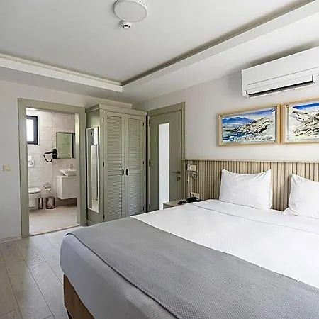 West House Exclusive Hotel 3*