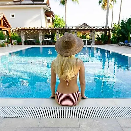 Hotel West House Exclusive 3*